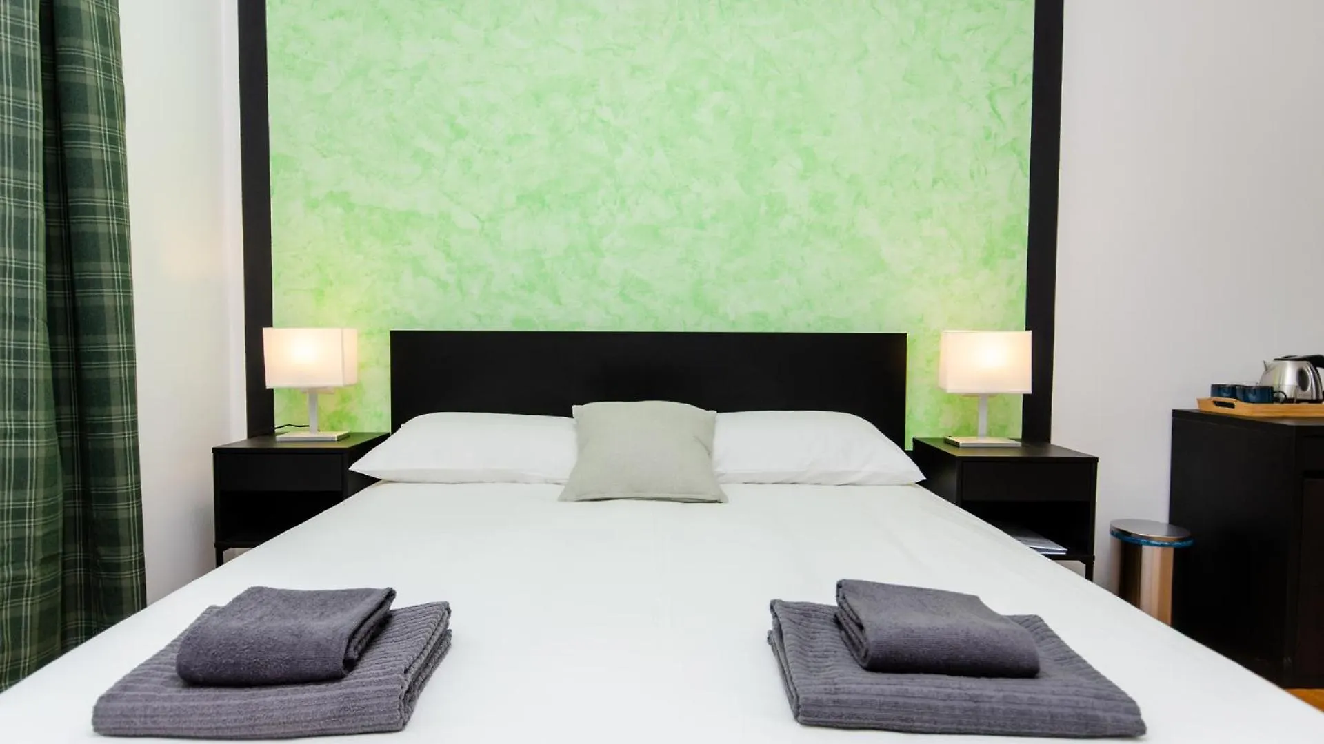 Kontakt z Green Room